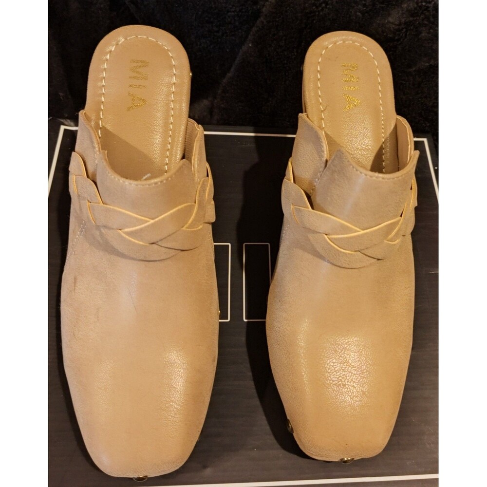 Brand New MIA Beige Leather Slip on Clog Heels Embellished with Studs Size 7M - Picture 4 of 9